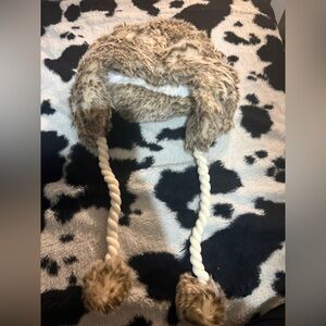 Vintage y2k American Eagle Outfitters Faux Fur Trapper Hat in Cream and Brown